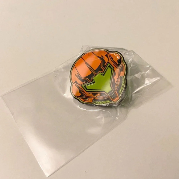 Metroid Samus Aran Enamel Metal Pin Double Rubber Backing - Picture 8 of 11